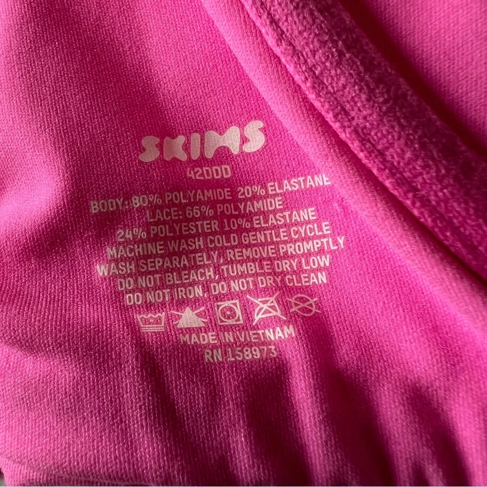 SKIMS FITS EVERYBODY UNDERWIRE SCOOP BRA PINK TAFFY 42DDD NWOT